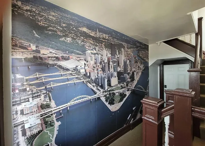 2 Bedroom - Off Street Parking - Amazing View Nearby Apartment *