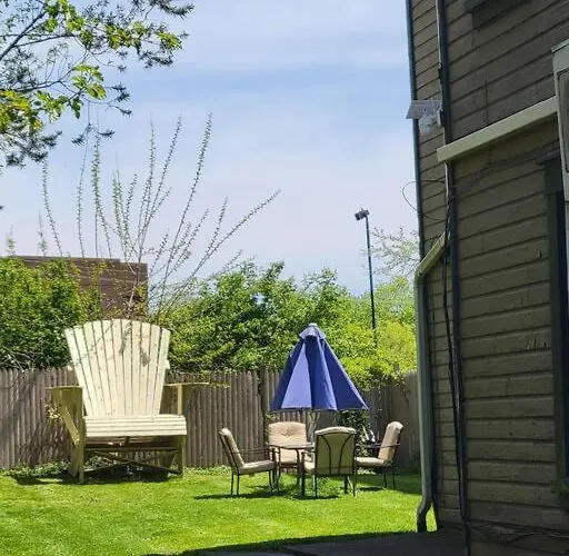 2 Bedroom - Off Street Parking - Amazing View Nearby Apartment Pittsburgh