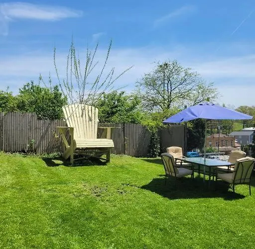 2 Bedroom - Off Street Parking - Amazing View Nearby