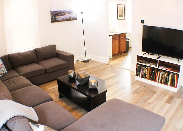 2 Bedroom - Off Street Parking - Amazing View Nearby Apartment