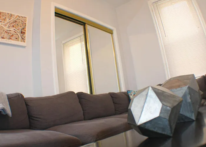 Apartment 2 Bedroom - Off Street Parking - Amazing View Nearby Pittsburgh