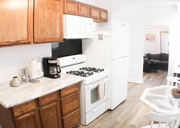 2 Bedroom - Off Street Parking - Amazing View Nearby