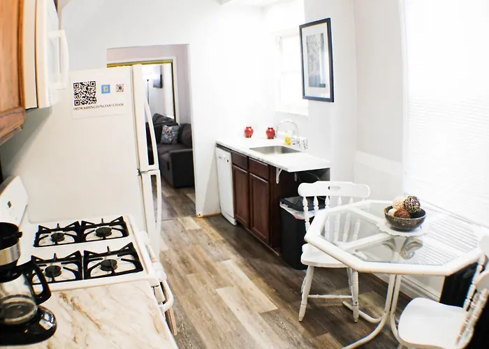 2 Bedroom - Off Street Parking - Amazing View Nearby Apartment Pittsburgh