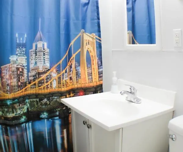 2 Bedroom - Off Street Parking - Amazing View Nearby Apartment *