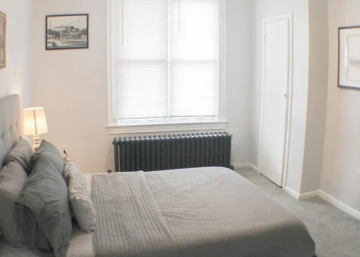 Apartment 2 Bedroom - Off Street Parking - Amazing View Nearby Pittsburgh
