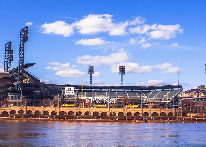 2 Bedroom - Off Street Parking - Amazing View Nearby Pittsburgh